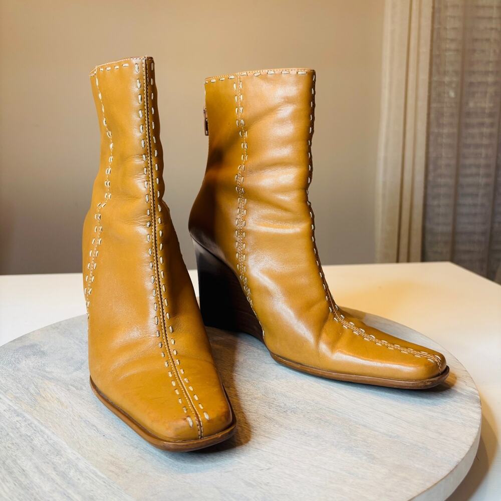 Diba Elko Tan Leather Wedge Ankle Boots Size 8.5 Made in Brazil Stitch Detail